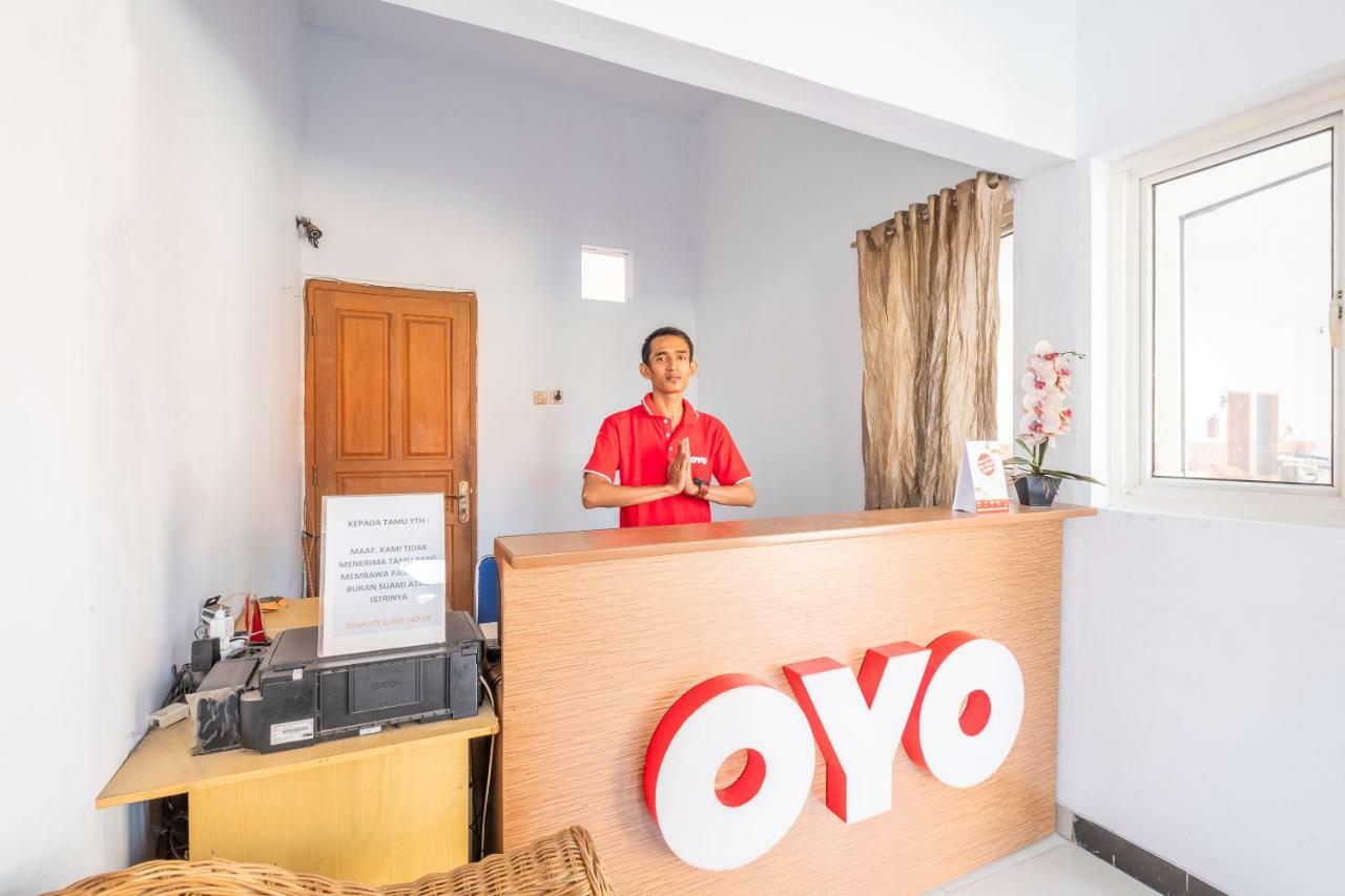 Oyo 863 Tenacity Guest House Syariah Cirebon Exterior photo